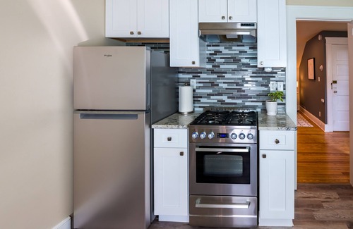 Hawthorne Apartment | Immaculate, Newly Renovated 1 Bedroom Apt Near NYC
