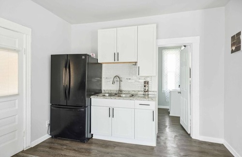 Mexicantown - Southwest Detroit House | Immaculate Retreat: Modern 3-BR Gem in Lansing Detroit