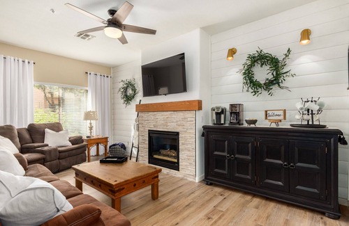 Phoenix House | Immaculate Townhouse, Furnished Newly Renovated. Listed on Furnished Finder also