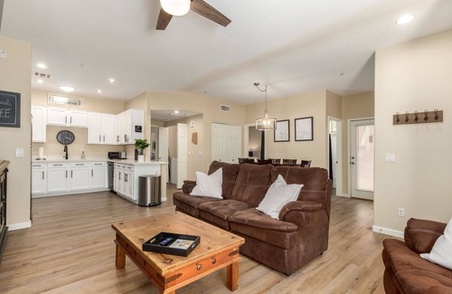 Phoenix House | Immaculate Townhouse, Furnished Newly Renovated. Listed on Furnished Finder also
