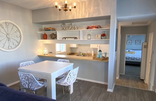 Balboa Peninsula Villa | *Immaculate Villa! Waking Distance To All Local Favorites! Steps to the Beach!*