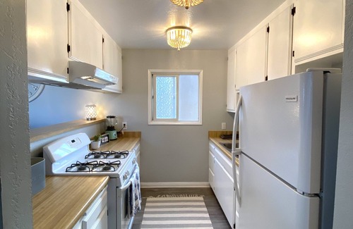Balboa Peninsula Villa | *Immaculate Villa! Waking Distance To All Local Favorites! Steps to the Beach!*