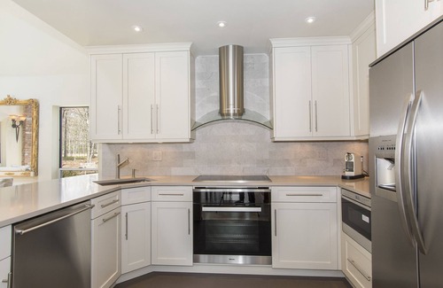 Wainscott Woods House | Immaculate Wainscott House - Walk to Beach! Available this Summer!