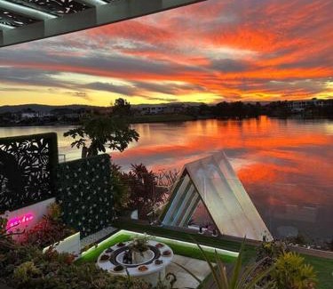 Gold Coast House | Immaculate Waterfront Residence-Masterpiece
