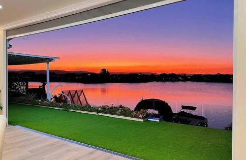 Gold Coast House | Immaculate Waterfront Residence-Masterpiece