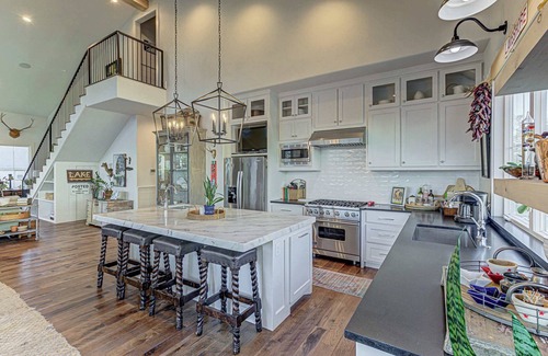 Kingsland House | Immaculate Waterfront Home for 16 w/Private Dock!