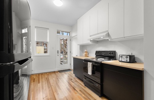 Hochelaga Apartment | Immense Appartement, Spacieux, Lumineux, Près du Centre-ville, Tout Équipé