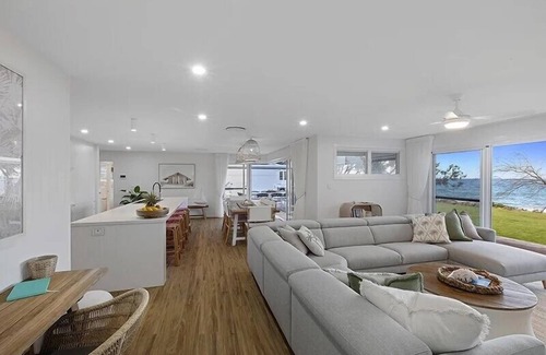 Bargara Apartment | Immerse yourself in absolute sea front indulgence with uninterrupted ocean views