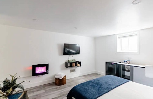 Barrie House | Immerse Yourself in style:Discover Executive Elegance at Our Stunning BNB Suites