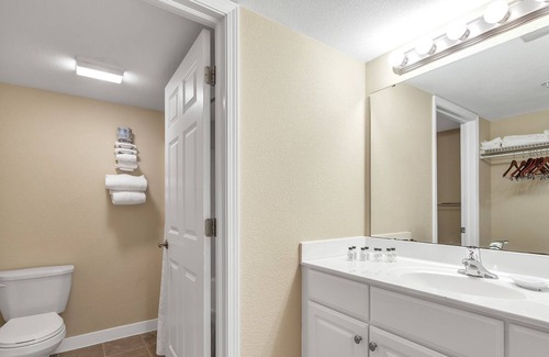 Kelleys Island House | Immerse yourself in the natural beauty of Kelleys Island Glacier Suite 114
