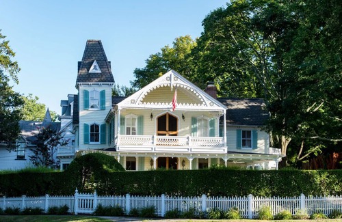 The Heights House | Impeccably Restored & Charming Victorian Summer Cottage-5 Bed, 4 Bath, Sleeps 10
