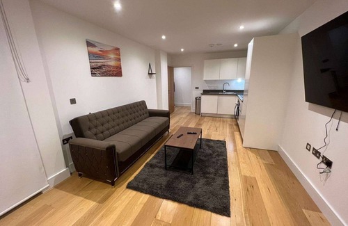 Erith Apartment | Impeccable 2-bed Apartment in Erith