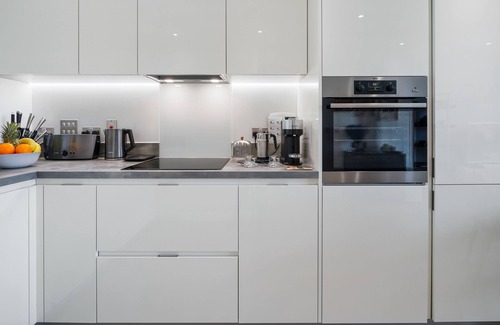 Lansbury Apartment | Impeccable Flat Near Canary Wharf and the City