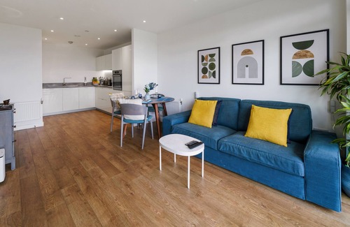 Lansbury Apartment | Impeccable Flat Near Canary Wharf and the City
