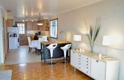 LaSalle House | Impeccable! Maison Champêtre Face au Fleuve!