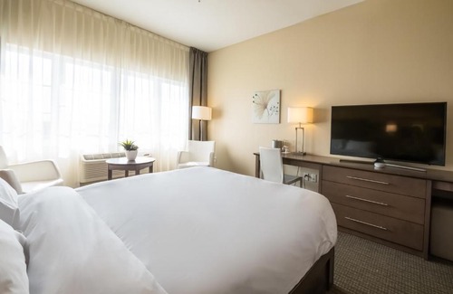 Terrebonne Hotel | Imperia Hôtel et Suites Terrebonne