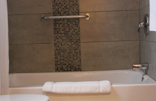 Gananoque Hotel | IMPERIAL INN 1000 islands