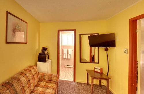 Gananoque Hotel | IMPERIAL INN 1000 islands