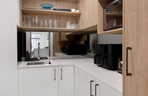 Surfers Paradise Apartment | Imperial Surf Modern Beachfront Apartment - CoastHM