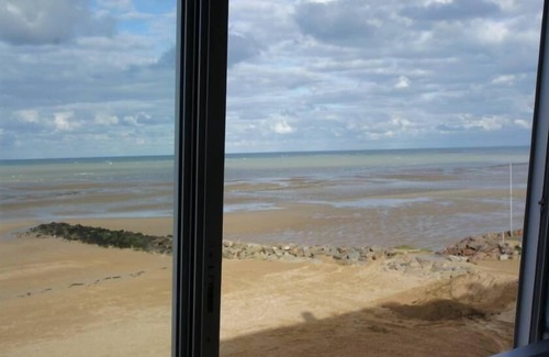 Courseulles-sur-Mer Apartment | IMPRENSABLE SEA VIEW - 2 rooms Courseulles-sur-Mer 4 people