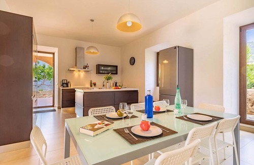 Banyalbufar Villa | Impresionante villa en Banyalbufar con vistas al mar, piscina, Wifi i Bbq privada.