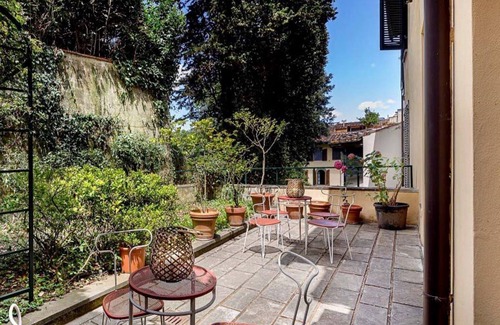 San Niccolo Apartment | : IMPRESSIVE 2BD-2BA DESIGNER APT w/GARDEN, 2ND FLOOR, TOP FLORENCE LOCATION!
