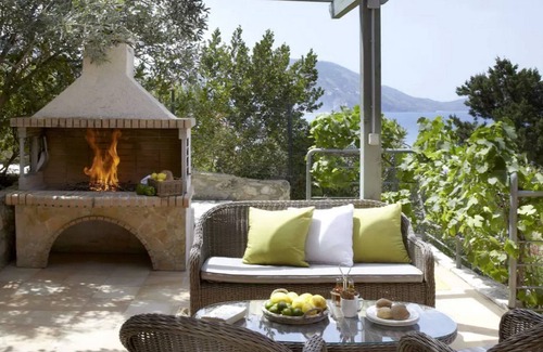 Frourion Villa | Impressive Kefalonia Villa | Villa Bookman | 2 Bedrooms | Seafront |.