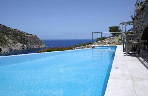 Frourion Villa | Impressive Kefalonia Villa | Villa Bookman | 2 Bedrooms | Seafront |.