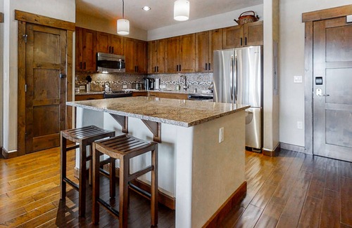 Steamboat Springs Condo | Impressive luxury condo w/views, gondola access & shared pool, hot tubs & more