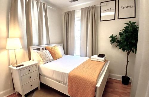 West Hyattsville Bed & Breakfast | Impressive Private Room in Washington DC