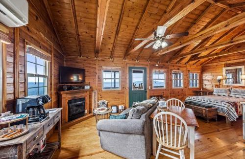 Valley Head House | Impressive Wooden Rustic Cabin with Fireplace in Mentone, Alabama