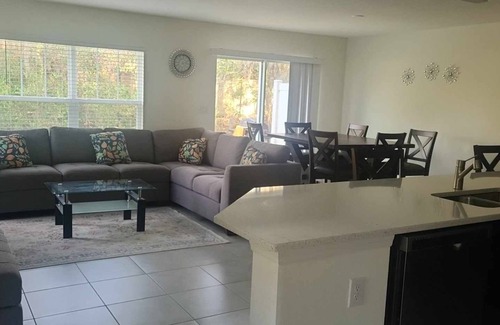 North Fort Myers Cottage | In a gated pool & Lakeside community. Close to I75 , beaches, famous downtown.