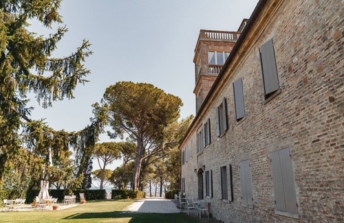 Santa Veneranda Apartment | In a historic farmhouse in the hills, with garden and pool, perfect for families
