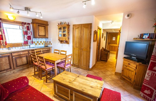 Bisanne 1500 Apartment | In a luxury MGM chalet with heated pool close to the gondola and slopes