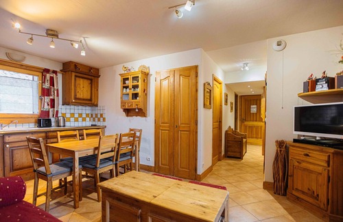 Bisanne 1500 Apartment | In a luxury MGM chalet with heated pool close to the gondola and slopes