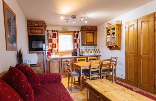 Bisanne 1500 Apartment | In a luxury MGM chalet with heated pool close to the gondola and slopes