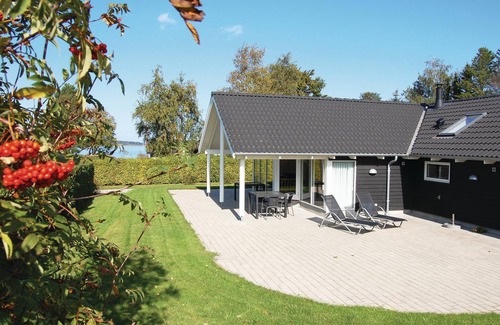 Kongsnæs House | In a quiet environment near Kongsnæs, close to Stubbekøbing, lies this vacation home.