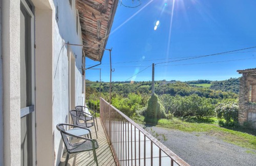 Clavesana Apartment | In Bocca Al Lupo with Shared Pool