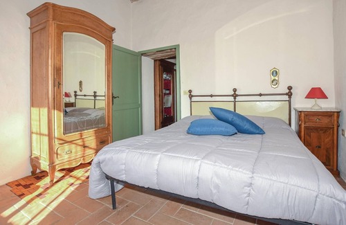 Roccastrada House | In Roccatederighi, nestled in the greenery of the rolling hills of Maremma that dominate the Etrusca