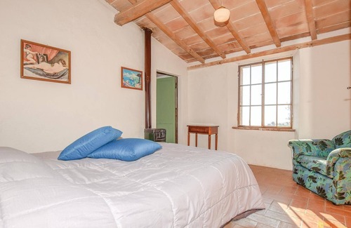 Roccastrada House | In Roccatederighi, nestled in the greenery of the rolling hills of Maremma that dominate the Etrusca