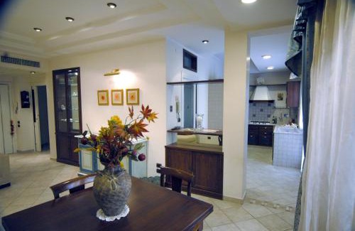 Zona XIX Casal Morena Apartment | In Rome in an elegant apartment for 4 people, Deluxe with Jacuzzi