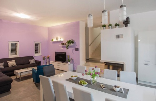 Solta House | In the beautiful natural surroundings of the island of ?olta, in the village of Grohote, just a few