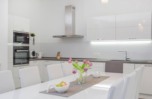 Solta House | In the beautiful natural surroundings of the island of ?olta, in the village of Grohote, just a few