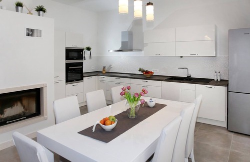 Solta House | In the beautiful natural surroundings of the island of ?olta, in the village of Grohote, just a few