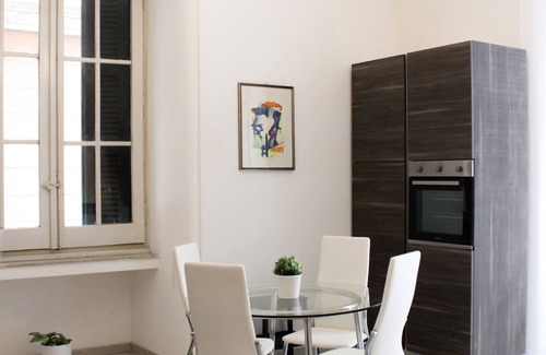 Salerno Apartment | In the center, large and bright, very close to the Amalfi Coast