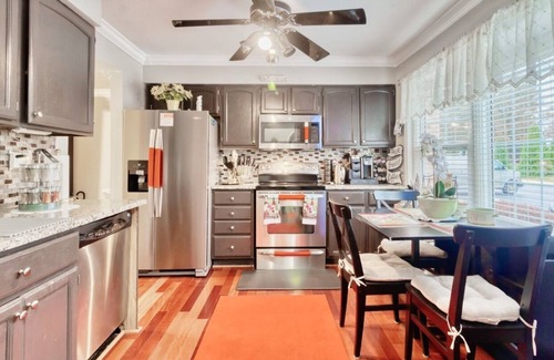 Montgomery Village House | In the DC-VA-MD area? Stay in lux and comfort at the Beautiful Empress Lounge