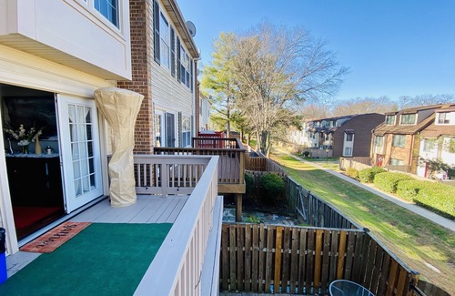 Montgomery Village House | In the DC-VA-MD area? Stay in lux and comfort at the Beautiful Empress Lounge