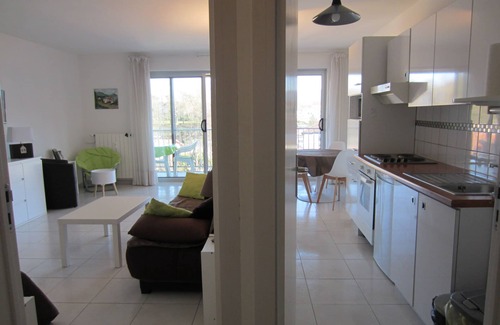 Saint-Jean-de-Luz City Center Apartment | in the heart of Saint Jean de Luz large T1 facing south with balcony 250 m from the beach