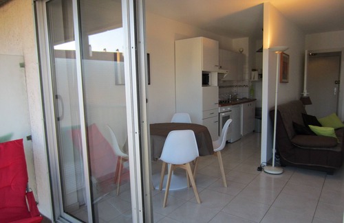Saint-Jean-de-Luz City Center Apartment | in the heart of Saint Jean de Luz large T1 facing south with balcony 250 m from the beach