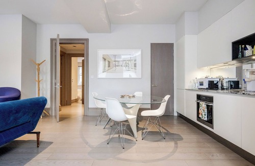 Soho Apartment | In the Heart of Action! Modern 2BR Fully Equipped